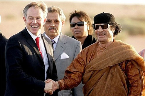 Tony Blair con Muamar Gadafi